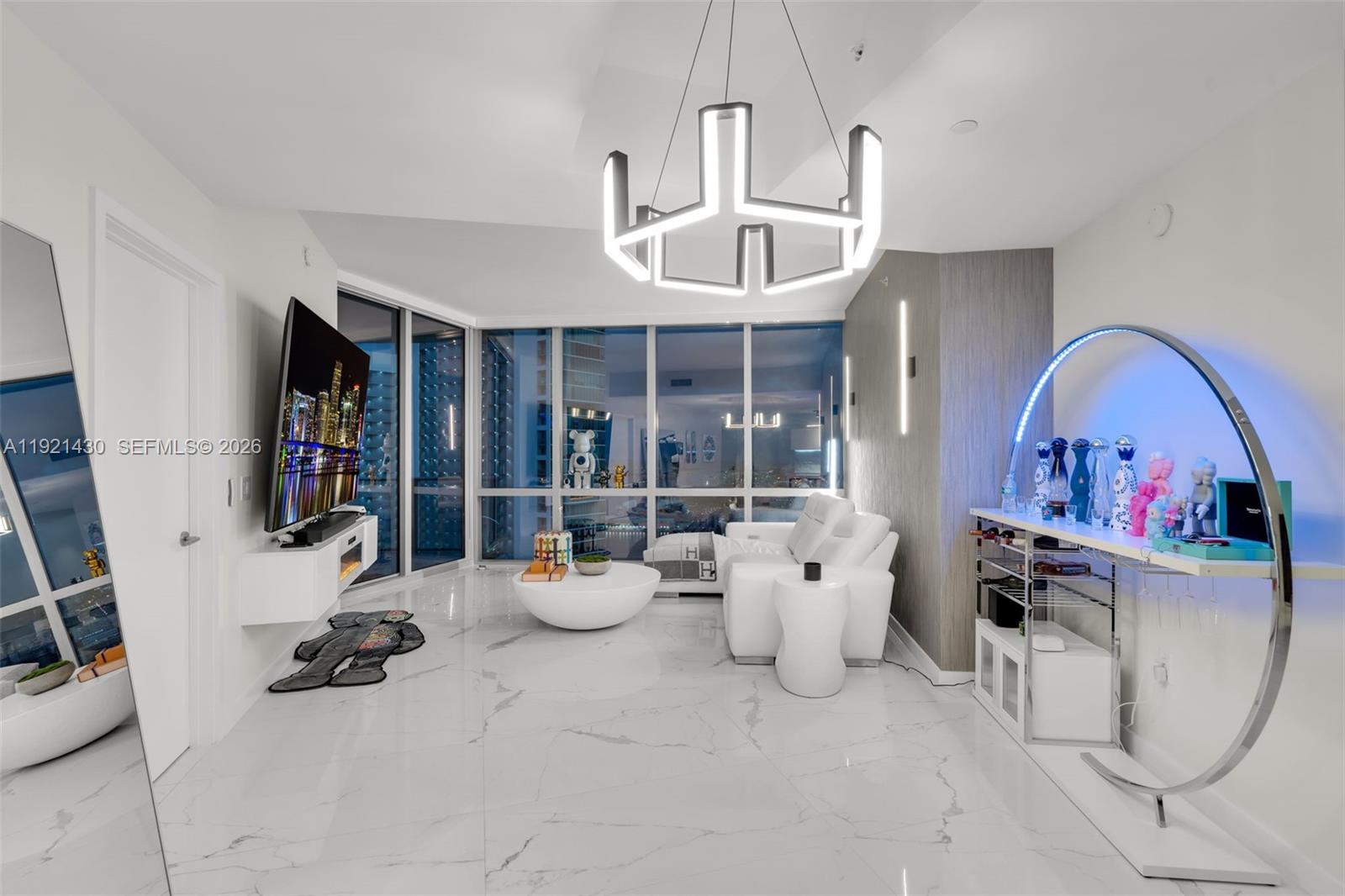 851 NE 1st Ave # 4009, Miami FL 33132
