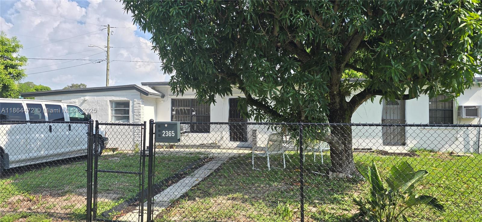 2365 NW 89th St, Miami FL 33147