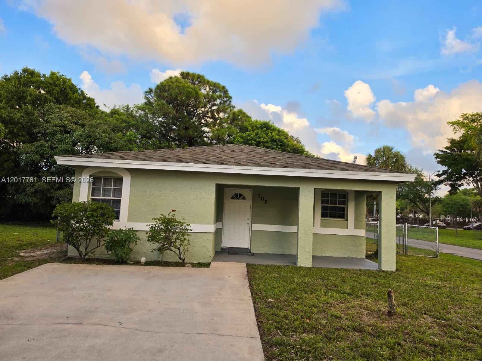 700 NW 19th Ter, Fort Lauderdale FL 33311
