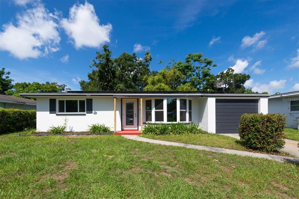 1516 COUNTRY LANE W