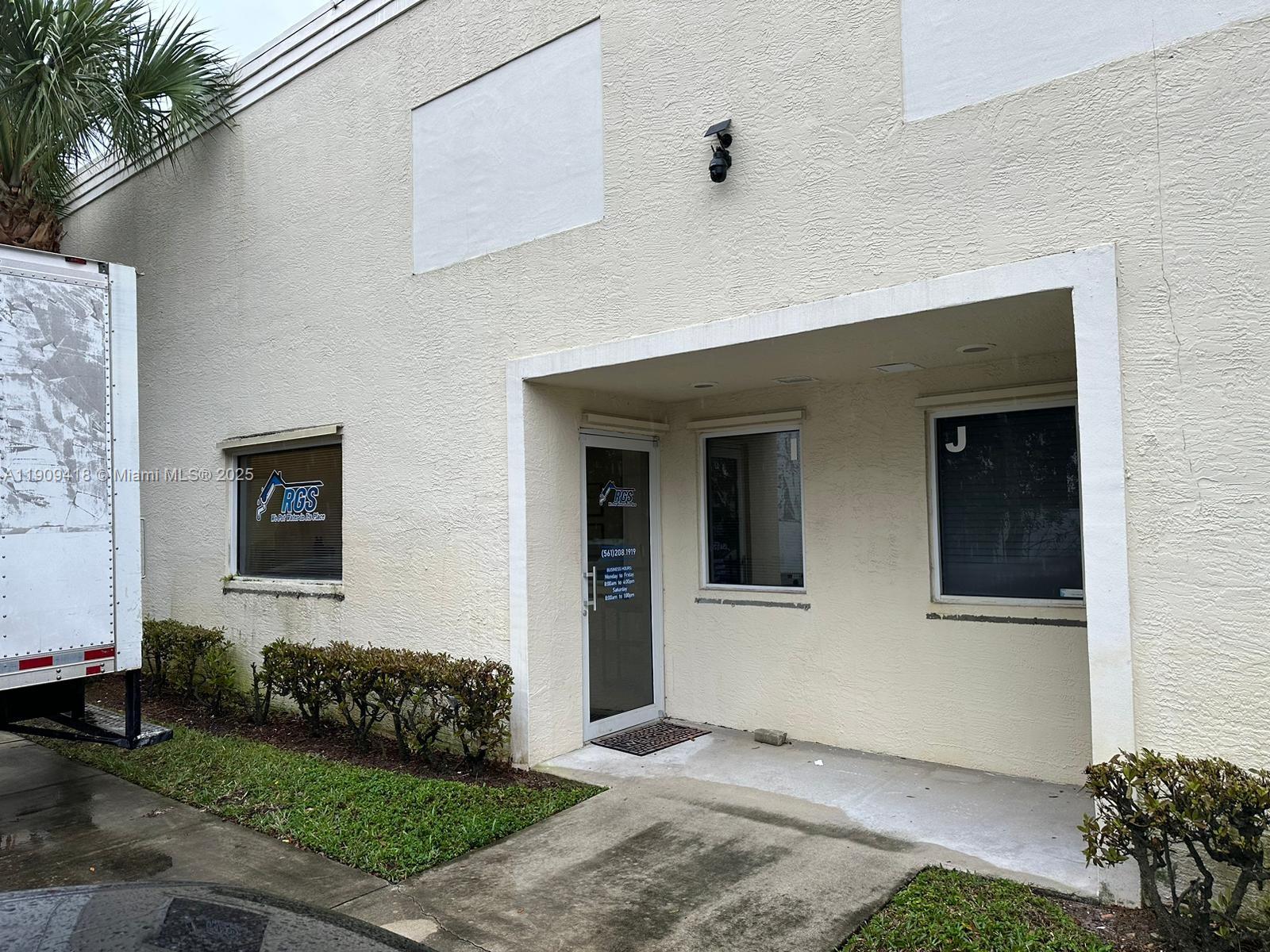 352 Tall Pines Rd # I, West Palm Beach FL 33413