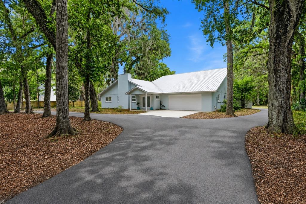 555 WILDWOOD DRIVE