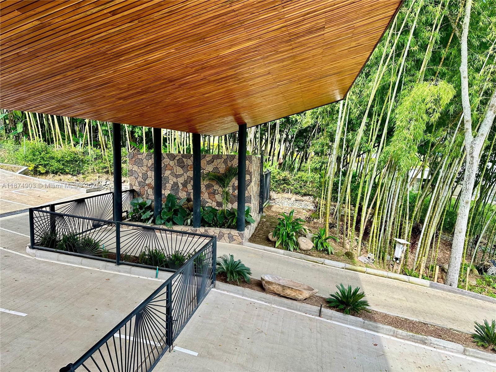 FL — photo 2 of 5
