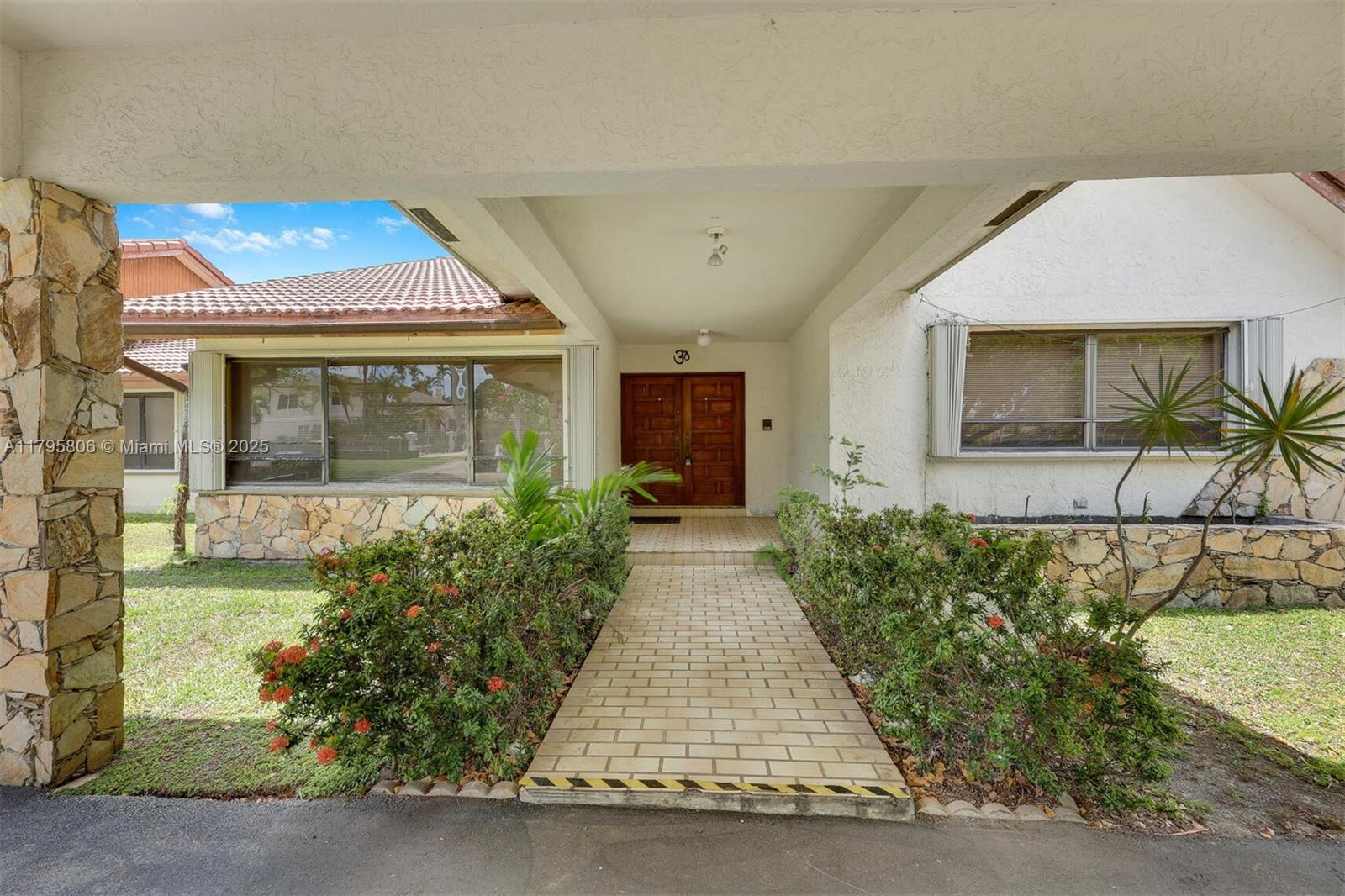 7850 SW 83rd Ct, Miami FL 33143