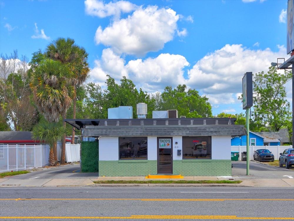 1881 W FAIRBANKS AVENUE