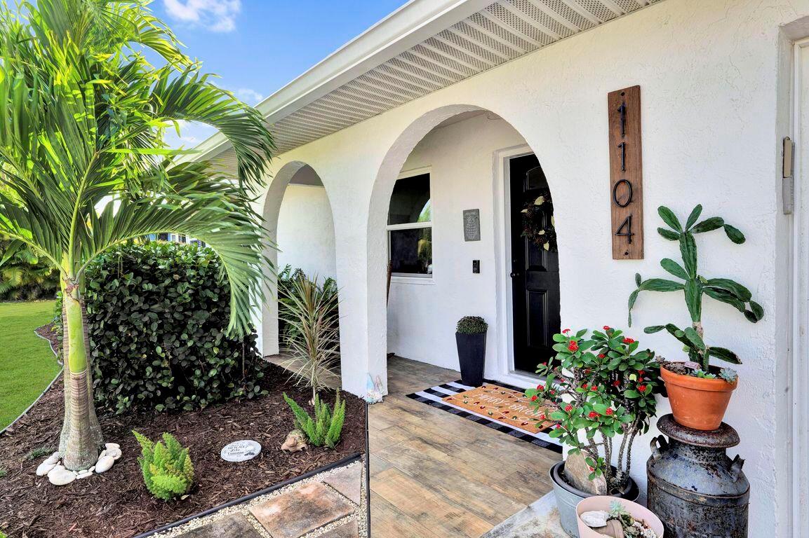 Entry Way — 1104 NW 12th Terrace, Stuart FL 34994, STUART, FL