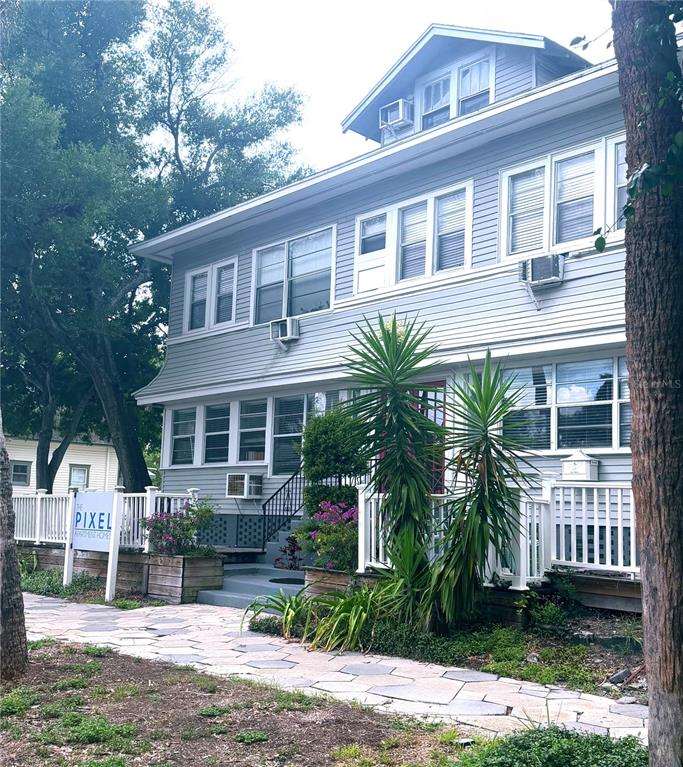 700 1ST STREET N UNIT 4