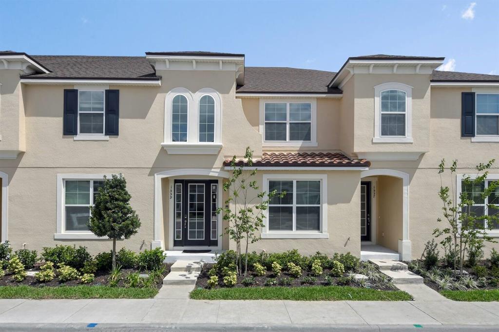 1559 CAREY PALM CIRCLE