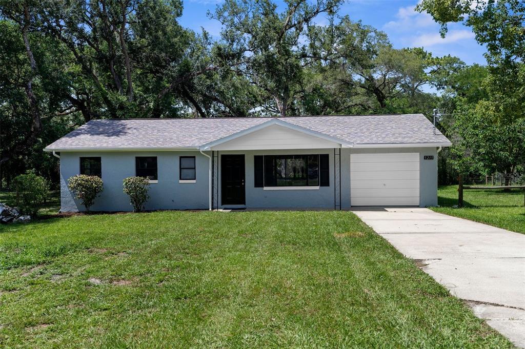 5215 AZALEA CIRCLE