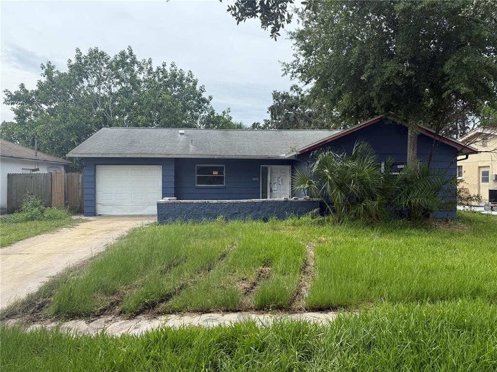4940 AMHERST COURT