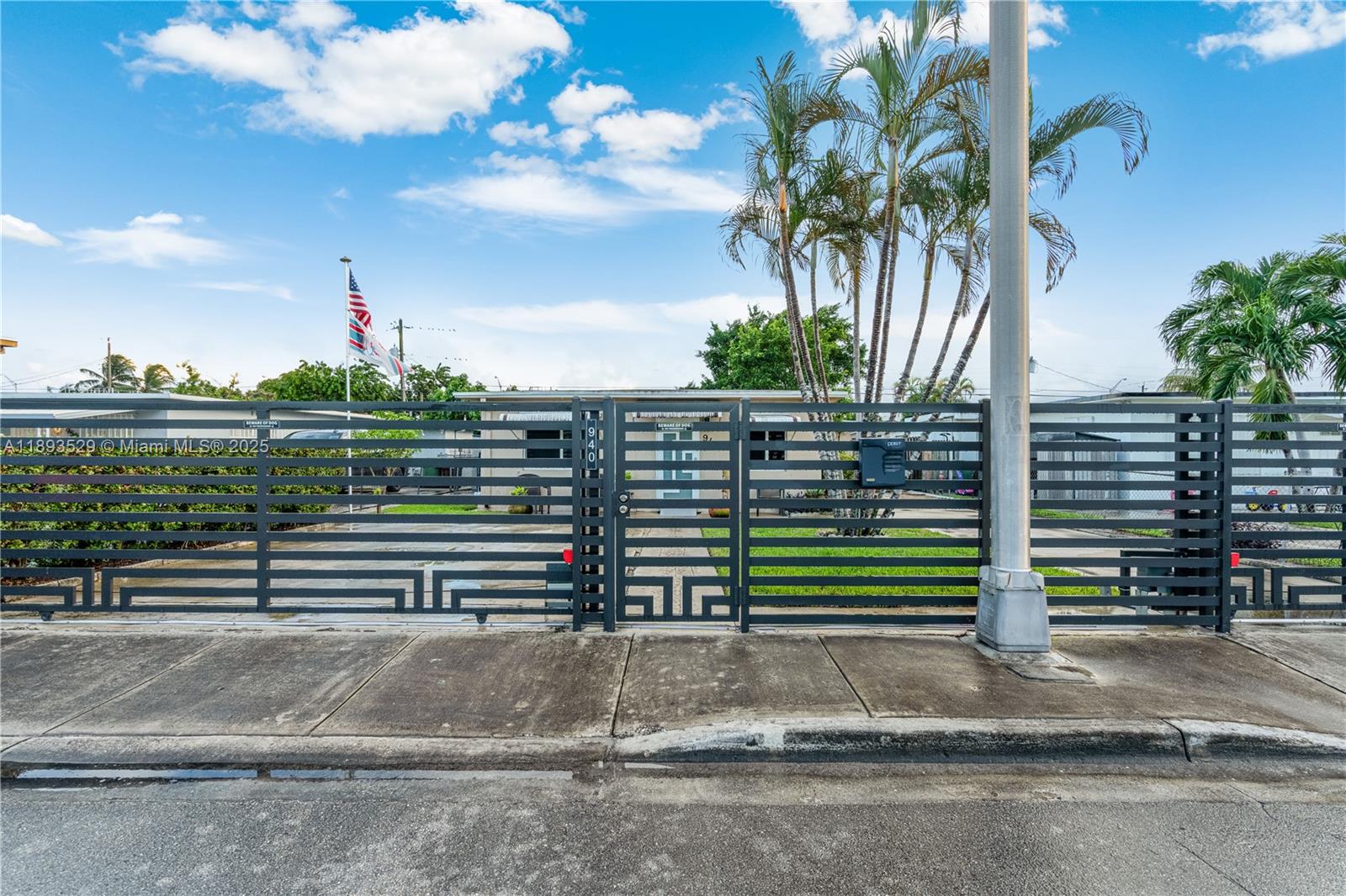 940 E 21st St, Hialeah FL 33013