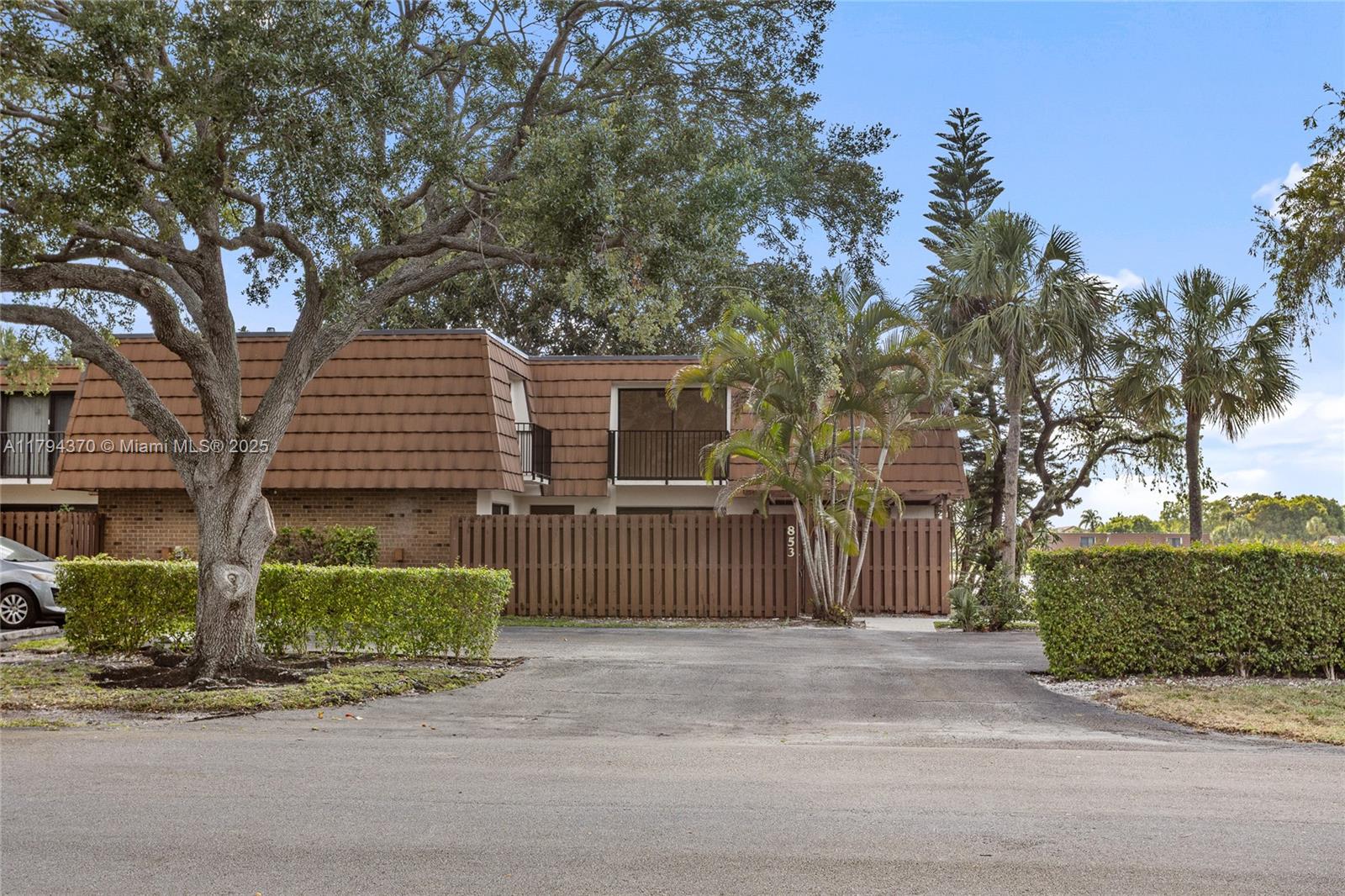 853 SW 118th Ter, Davie FL 33325
