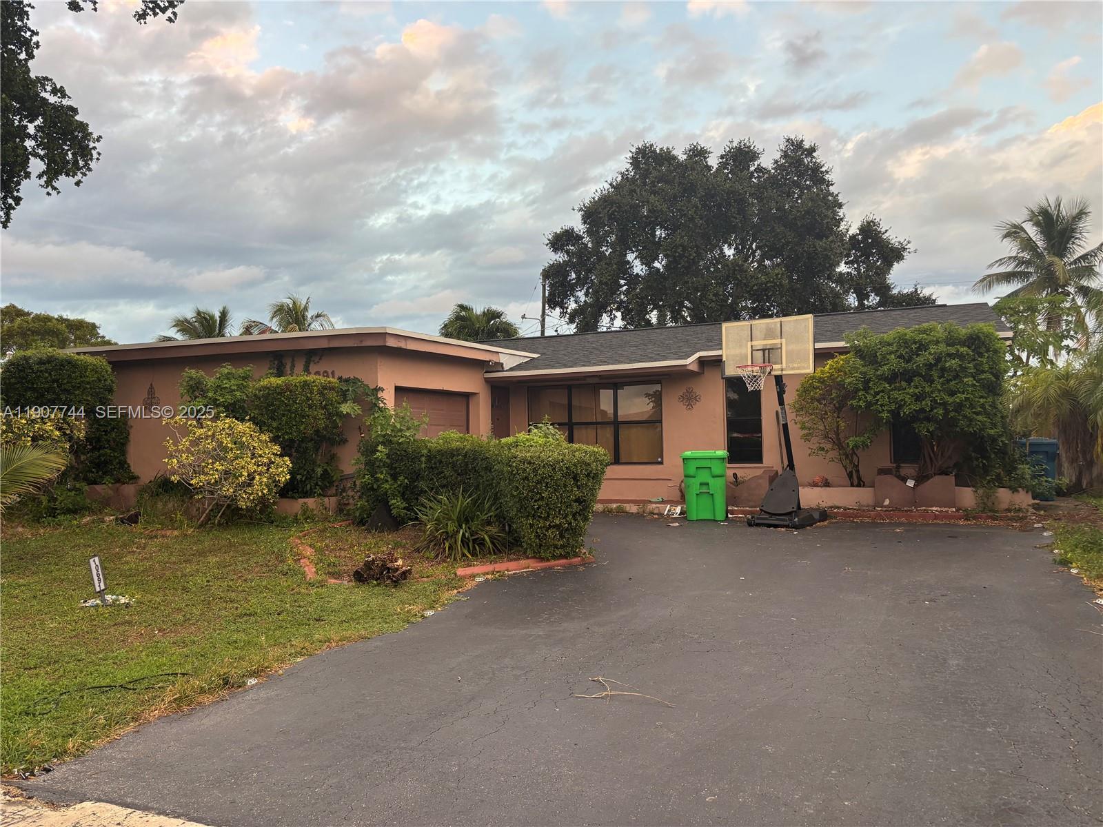 10691 NW 28th St, Sunrise FL 33322