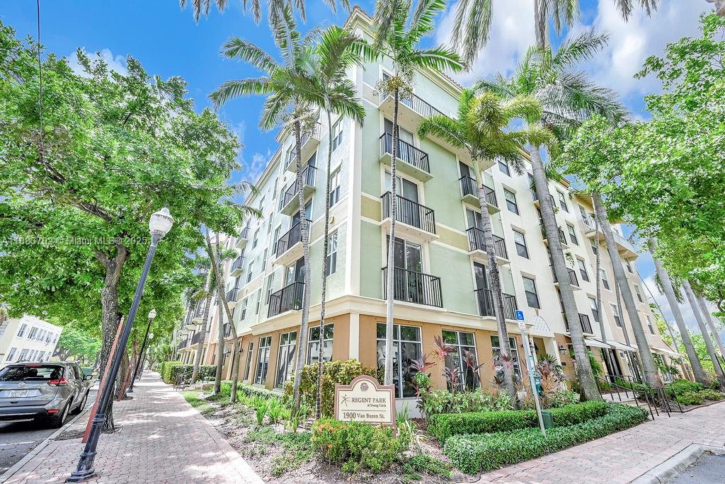 1900 Van Buren St # 320B, Hollywood FL 33020