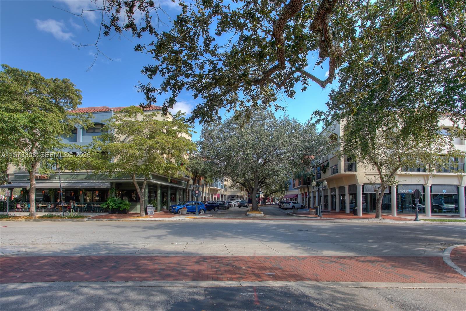 MIAMI LAKES, FL — photo 2 of 4