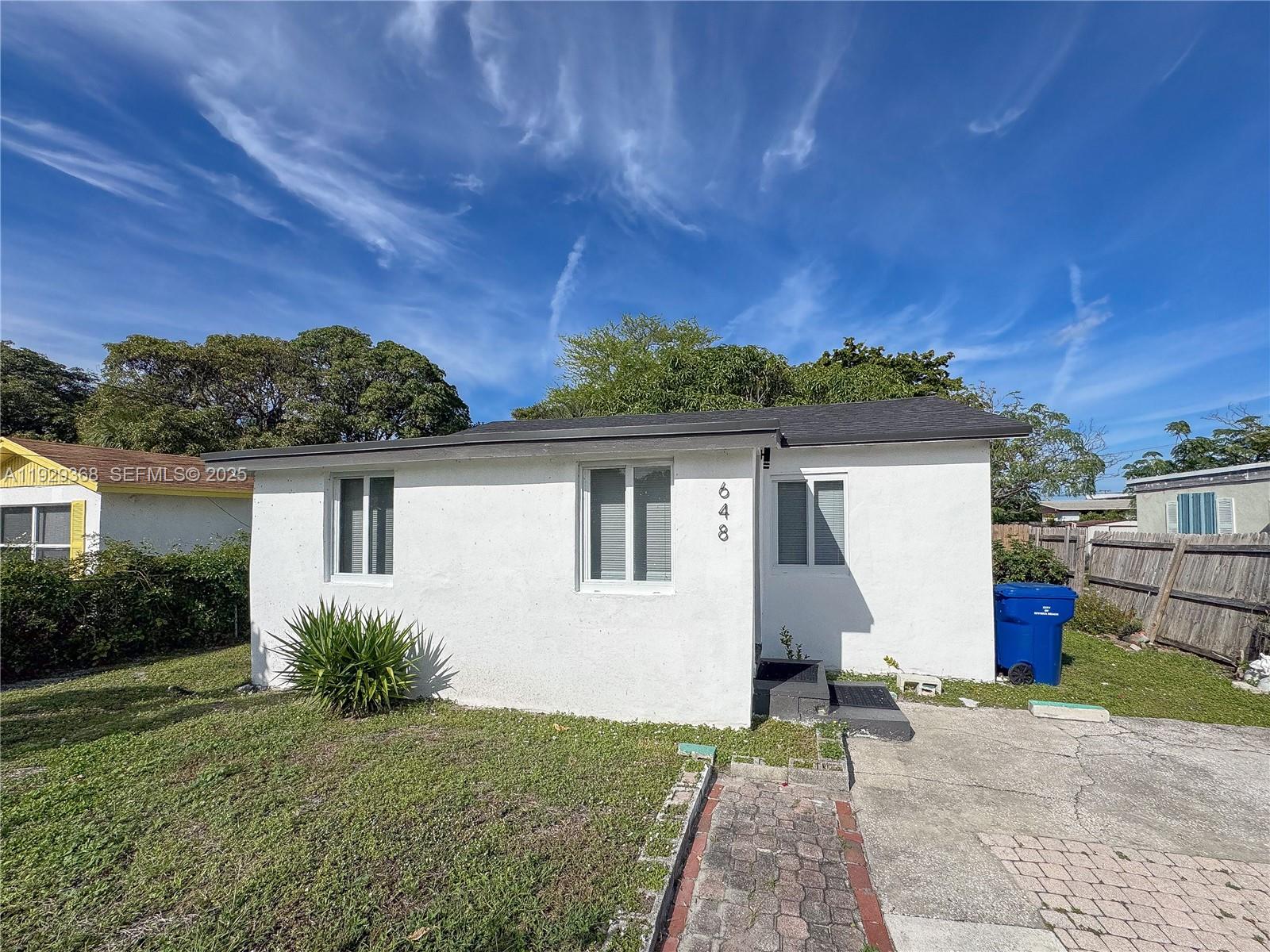 648 W 10th St, Riviera Beach FL 33404