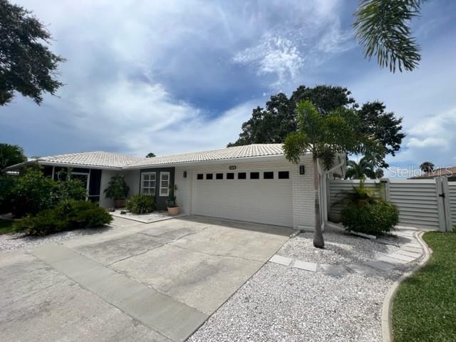 7328 CURTISS AVENUE, SARASOTA, FL — photo 4 of 30