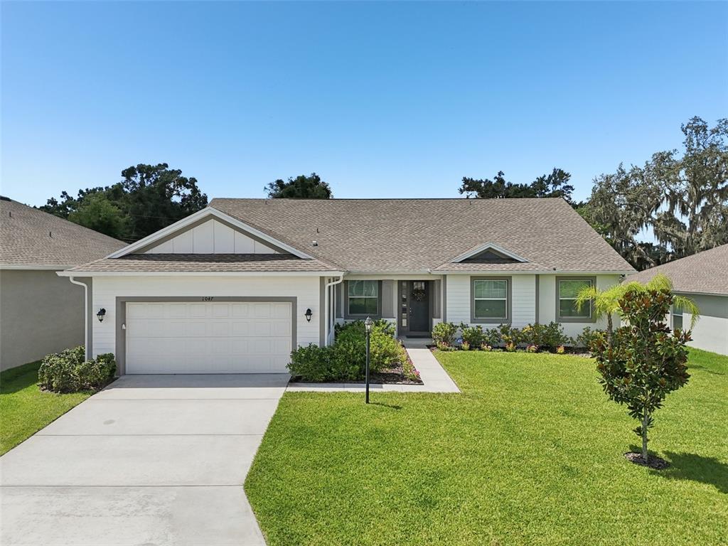 1047 WOODLAND OAKS DRIVE