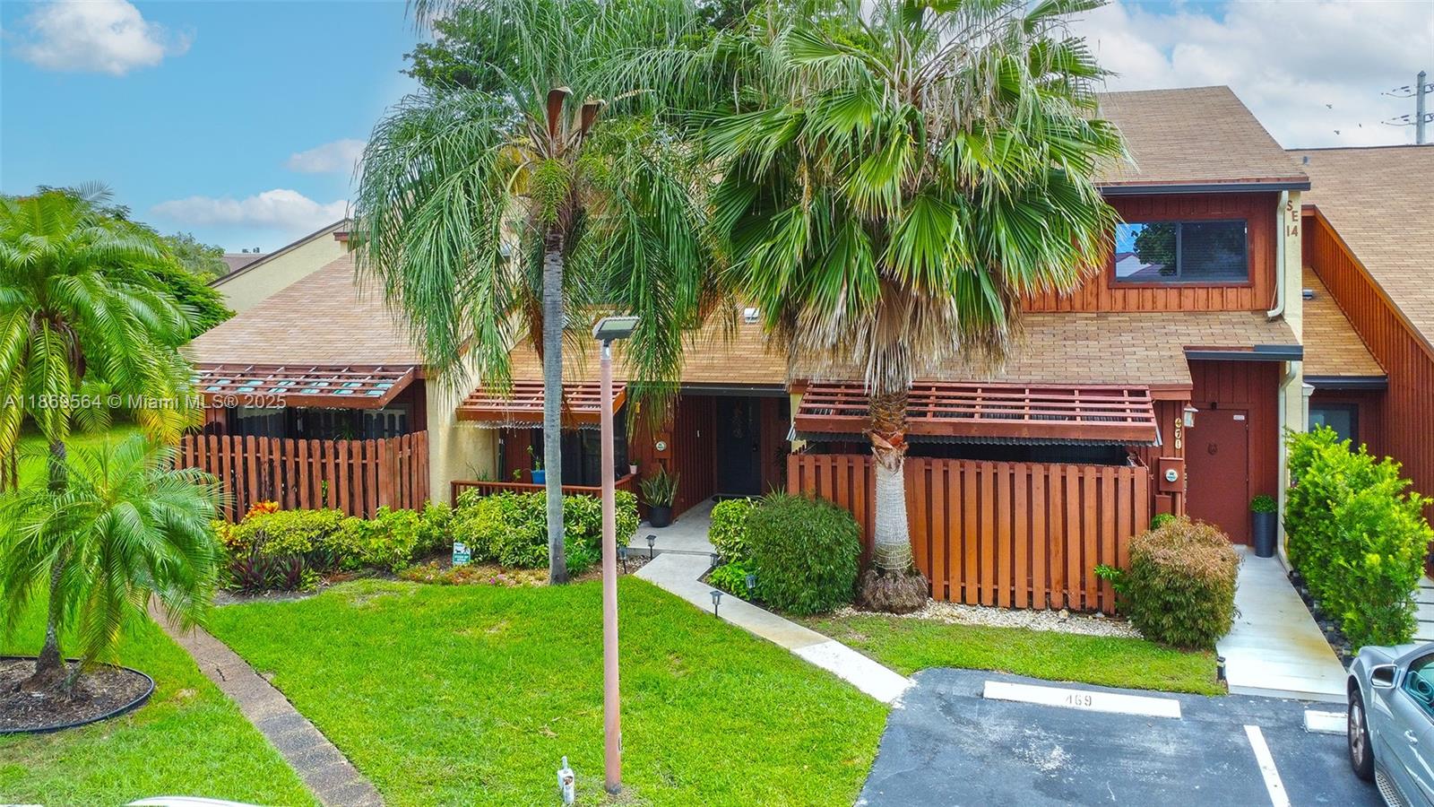 469 SE 14th St, Dania Beach FL 33004