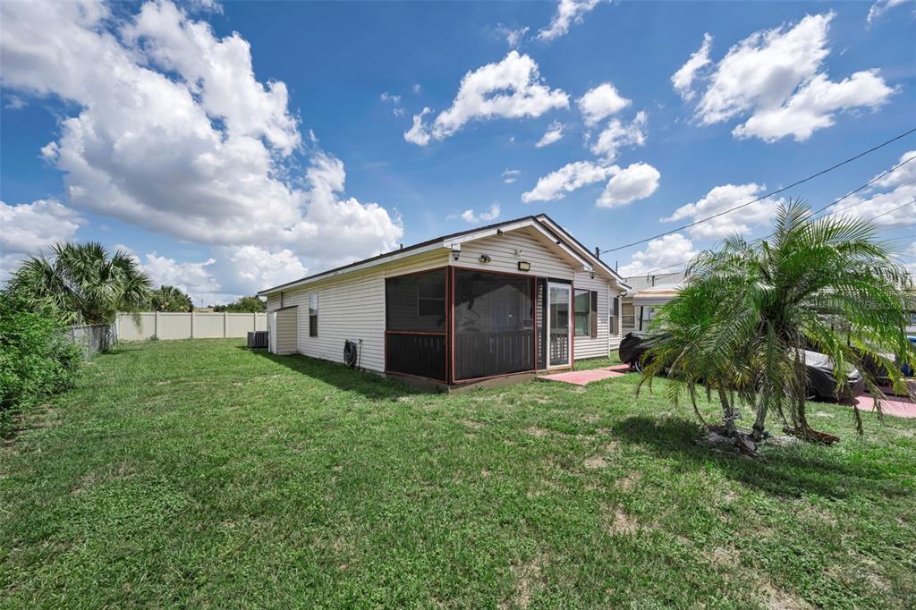 7526 CAROLTON CIRCLE, TAMPA, FL — photo 2 of 30