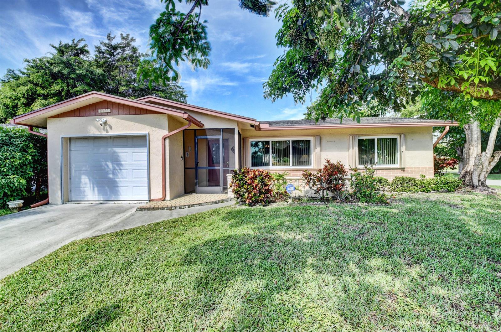 14425 Amapola Way, Delray Beach FL 33484