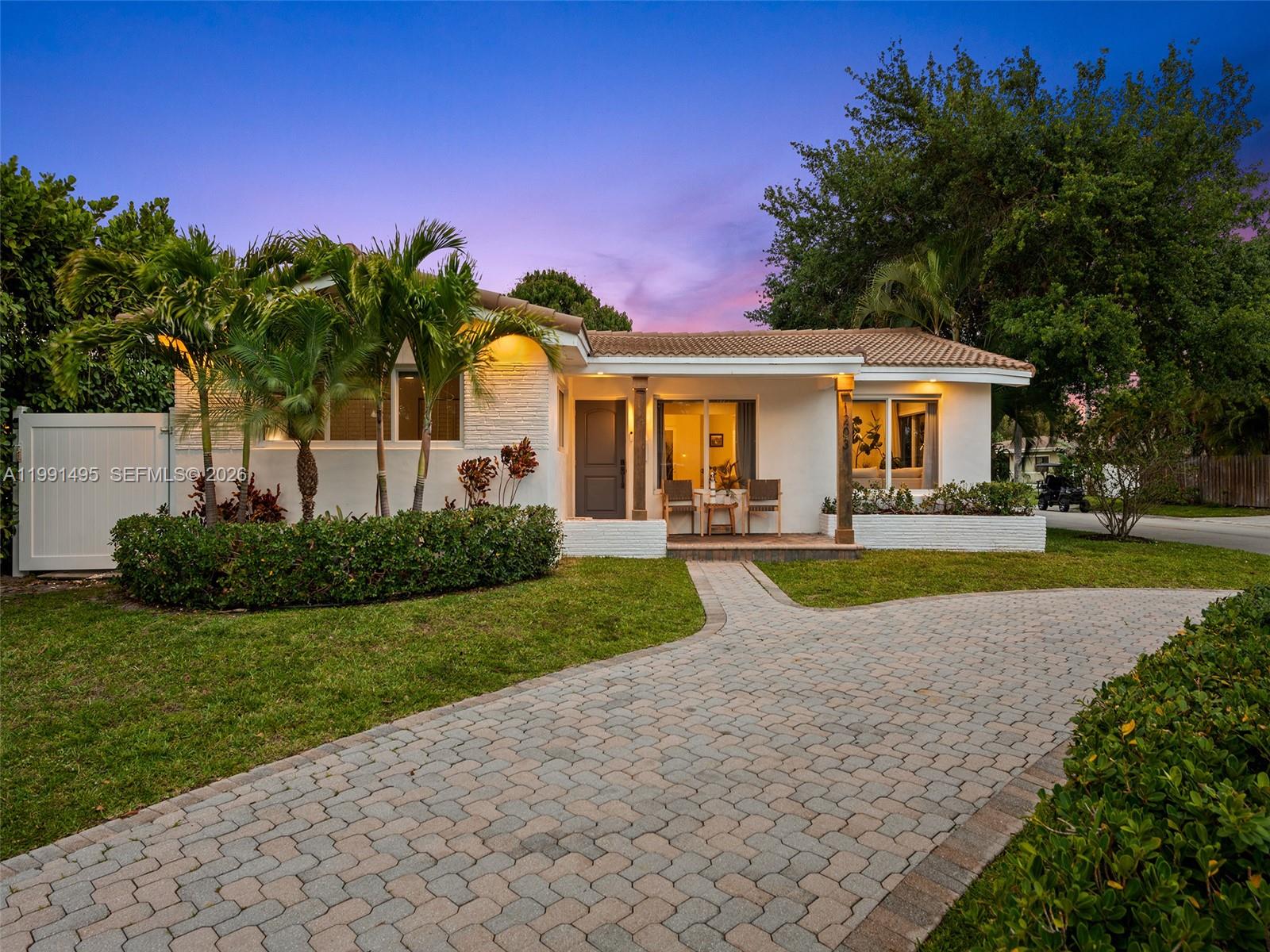 1203 Lincoln St, Hollywood FL 33019