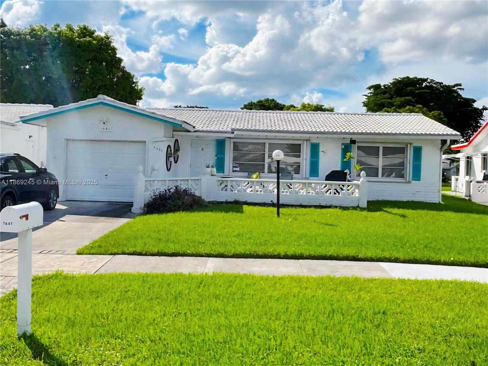1441 W Campanelli Dr, Plantation FL 33322