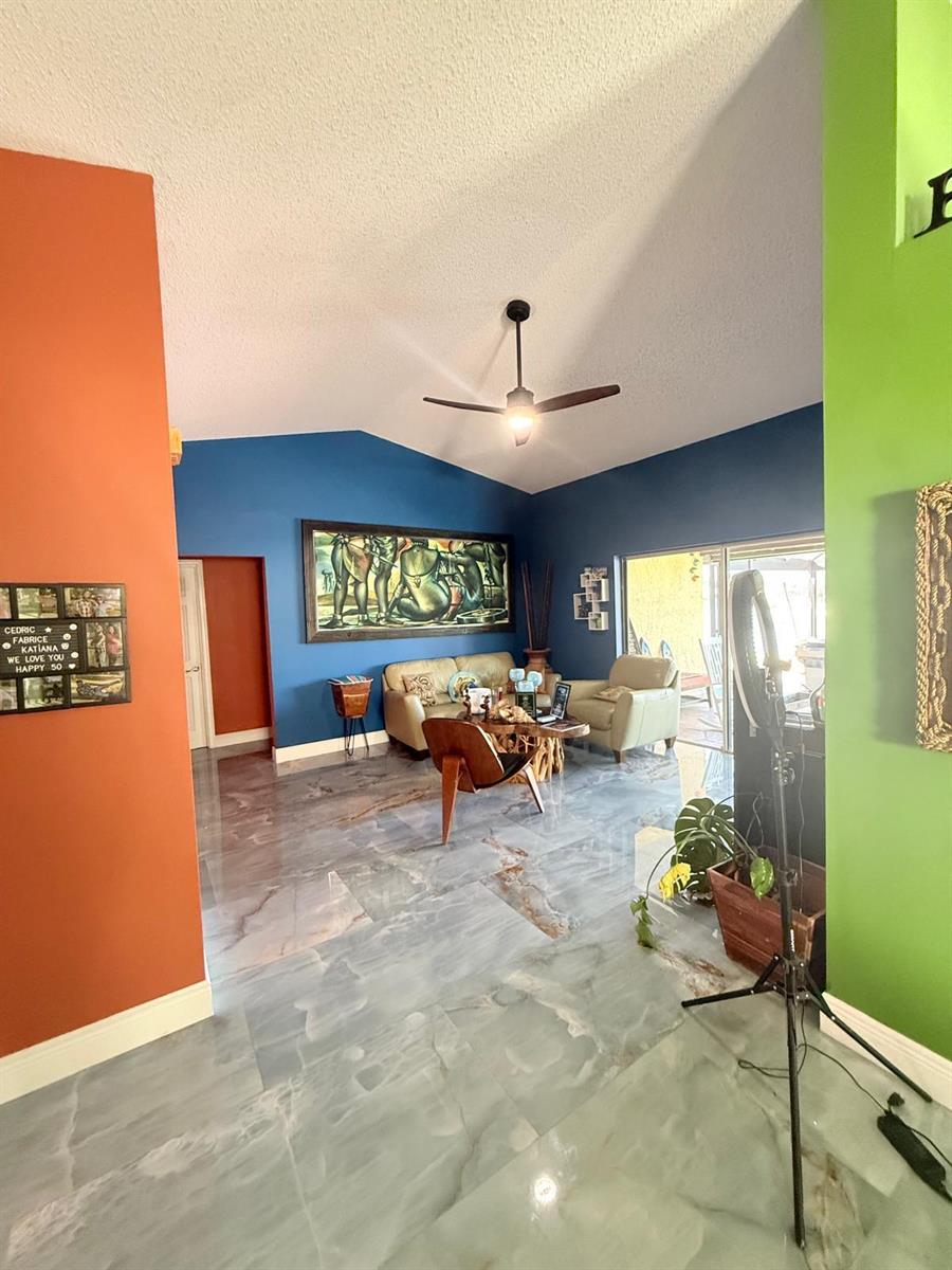 LIVING ROOM — DEERFIELD BEACH, FL