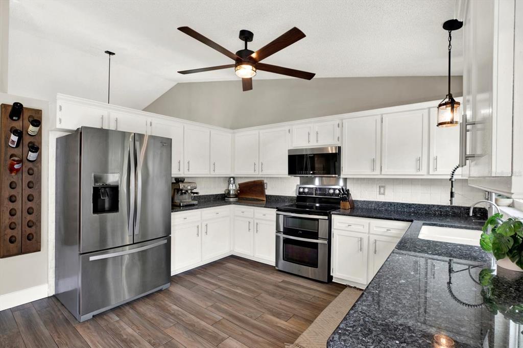 3213 MONTROSE CIRCLE, PALM HARBOR, FL — photo 5 of 30