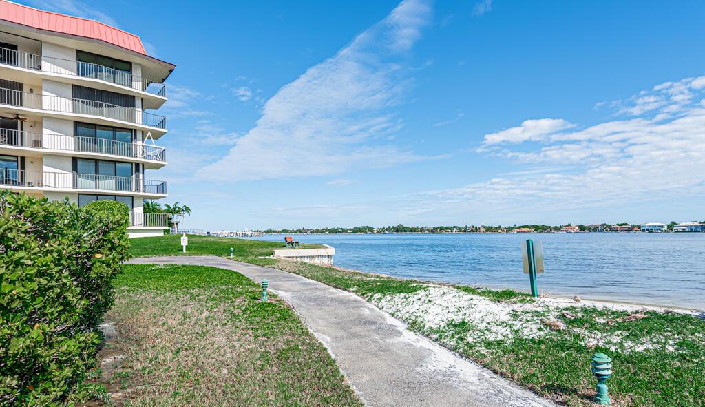 7020 Half Moon Circle # 210, Hypoluxo FL 33462