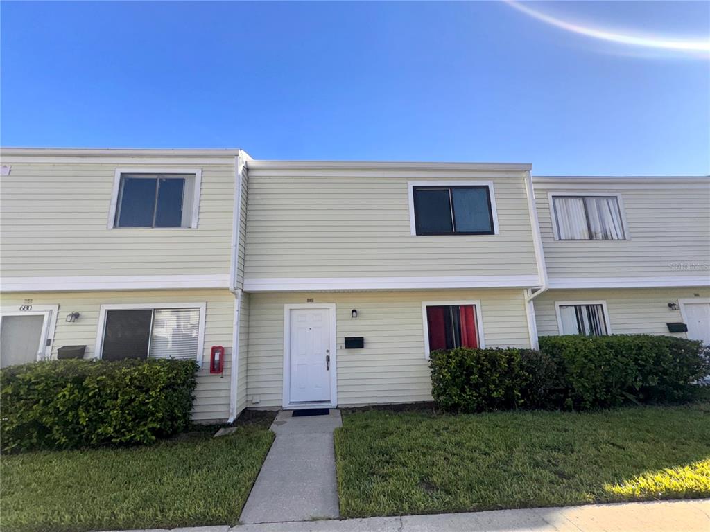 678 LESLIE COURT UNIT 678