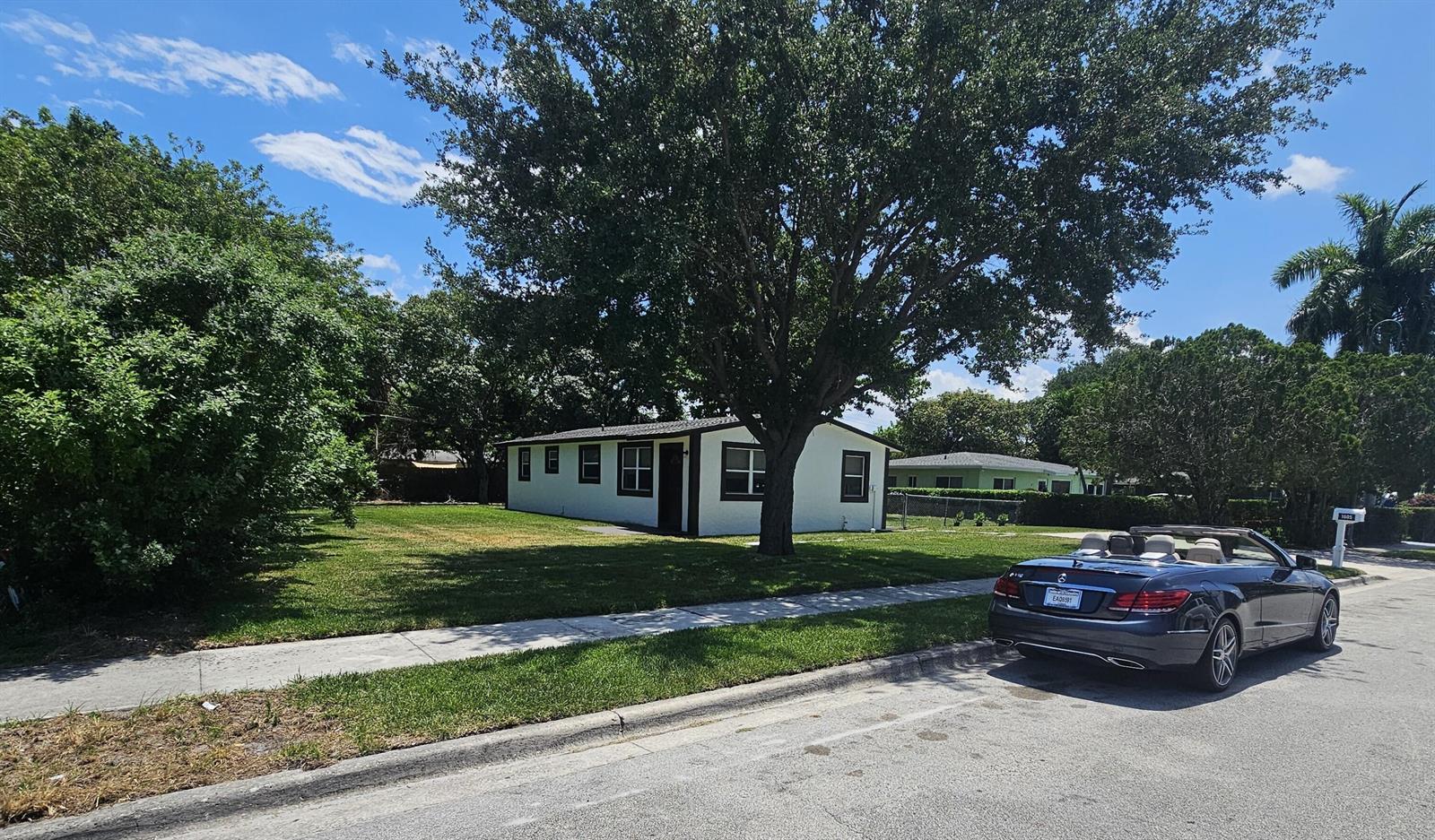 1605 W 10th Street, Riviera Beach FL 33404