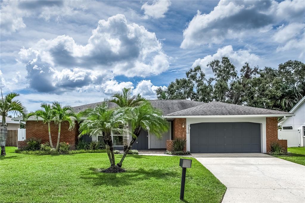 1213 ROYAL OAK DRIVE S