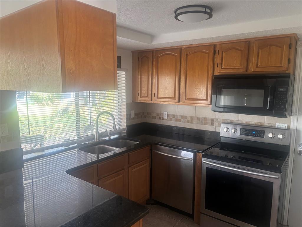8302 SPLIT RAIL LANE, HUDSON, FL — photo 4 of 21