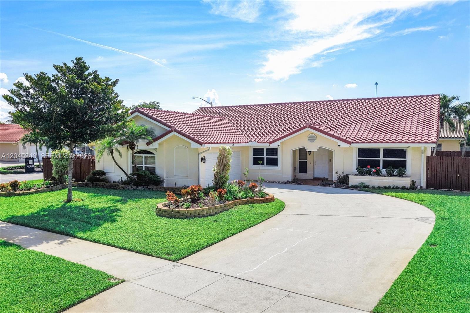 4870 Hawkes Bluff Ave, Davie FL 33331