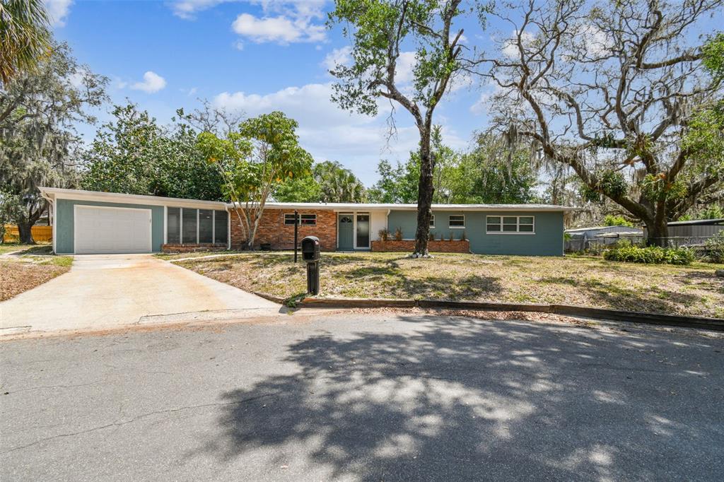 422 DUNEDIN CIRCLE