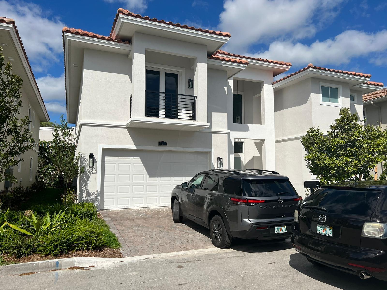 DANIA BEACH, FL — photo 3 of 30