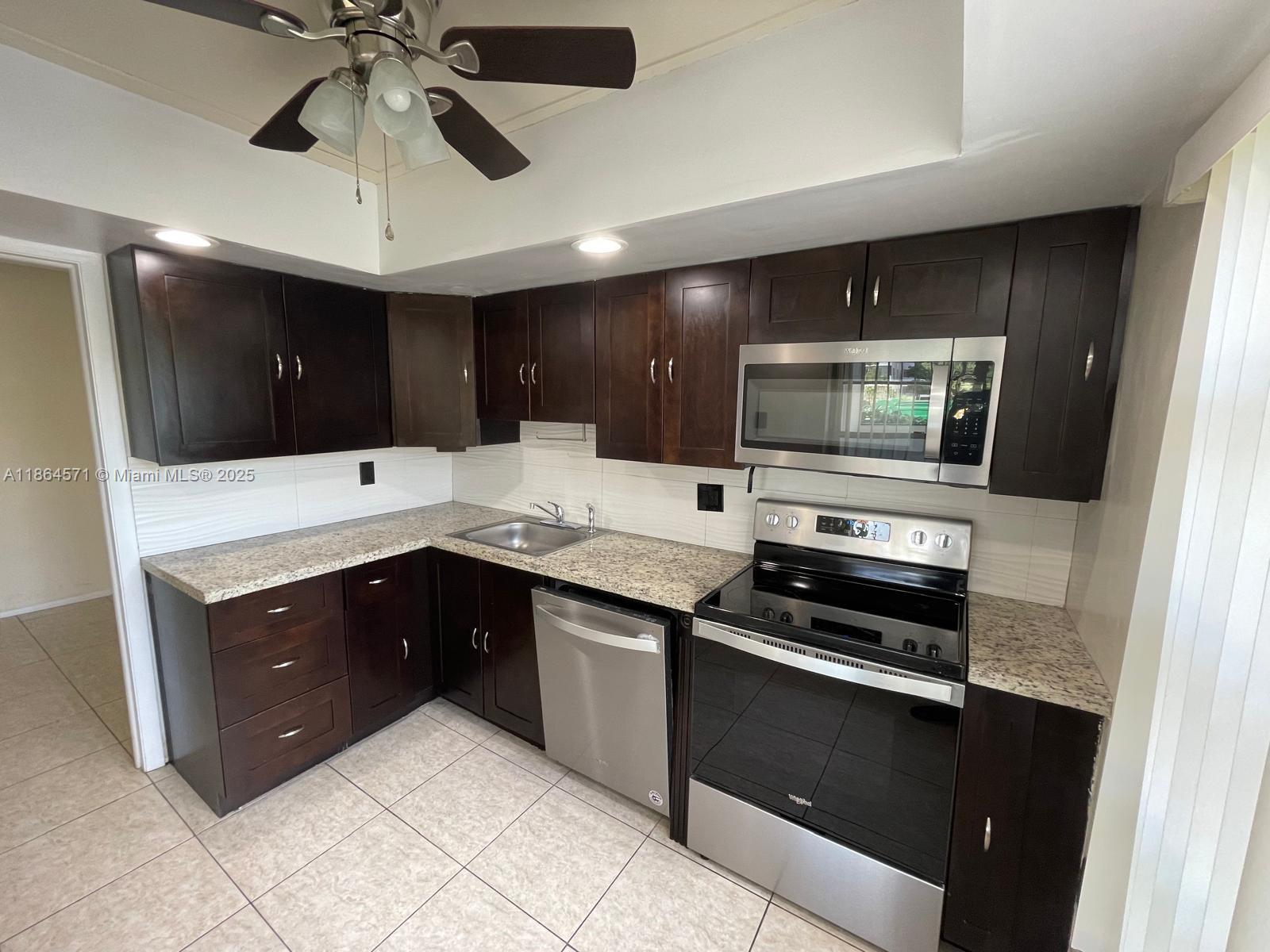 4164 Inverrary Dr # 215, Lauderhill FL 33319