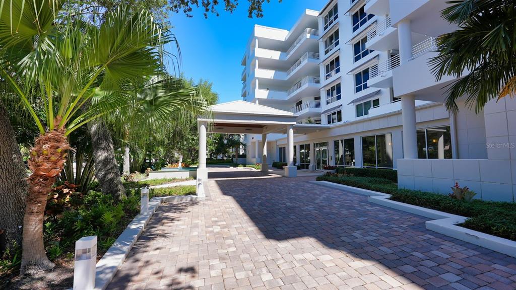 2410 HARBOURSIDE DRIVE UNIT 142, LONGBOAT KEY, FL — photo 2 of 30