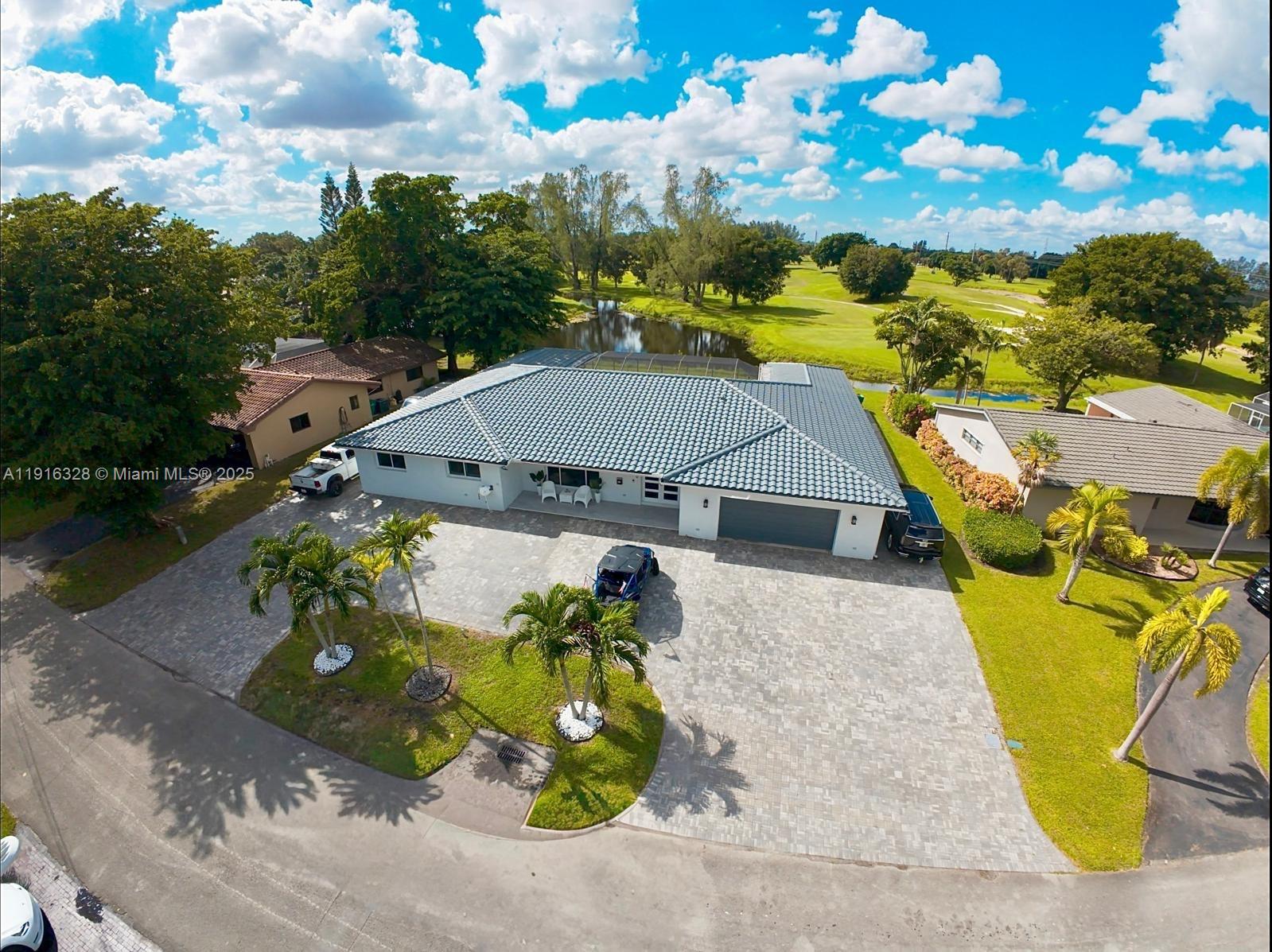 19150 S Saint Andrews Dr, Hialeah FL 33015