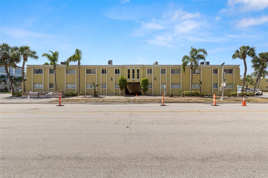 3206 W AZEELE STREET UNIT 107