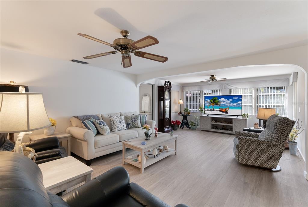 309 57TH STREET, HOLMES BEACH, FL — photo 4 of 30