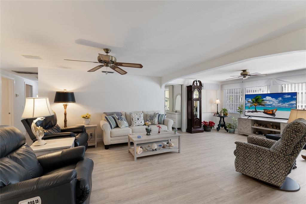 309 57TH STREET, HOLMES BEACH, FL — photo 5 of 30