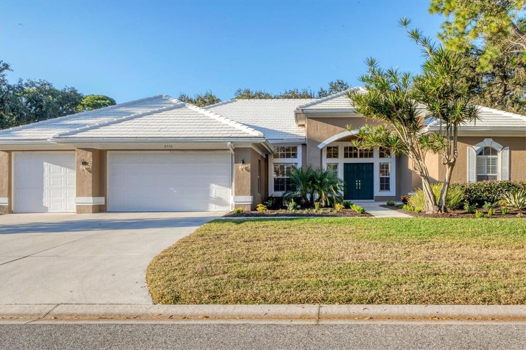 8576 WOODBRIAR DRIVE