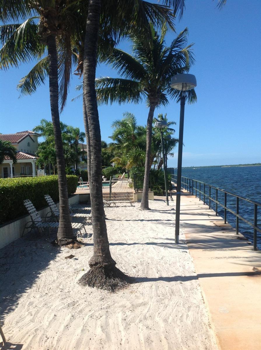1040 Lake Shore Drive # 105, Lake Park FL 33403