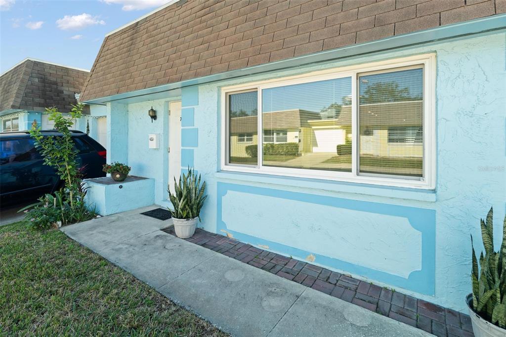 7050 VERSAILLES N, PINELLAS PARK, FL — photo 2 of 22