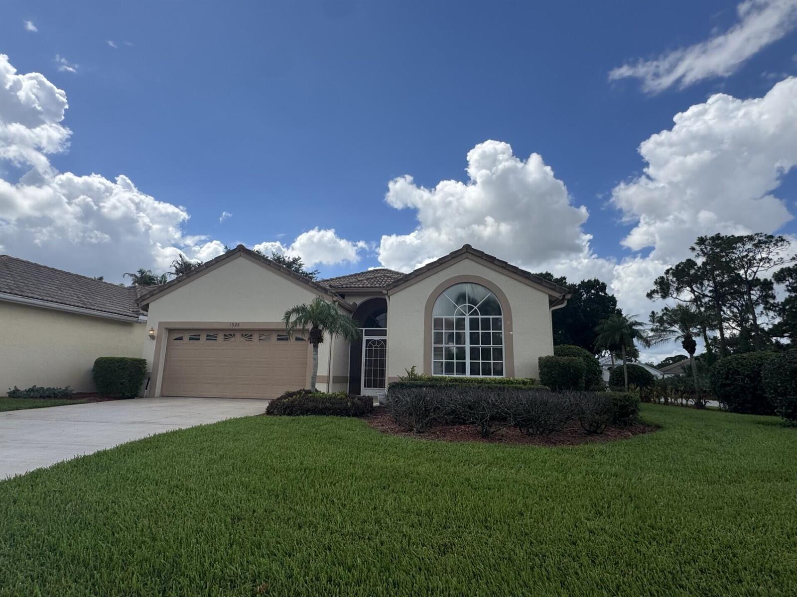 1528 SE Holyrood Lane, Port St. Lucie FL 34952