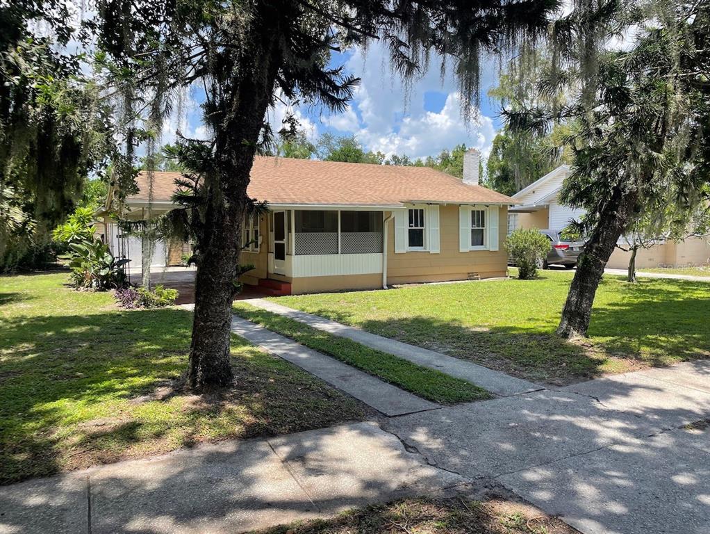 1512 HOLLY ROAD