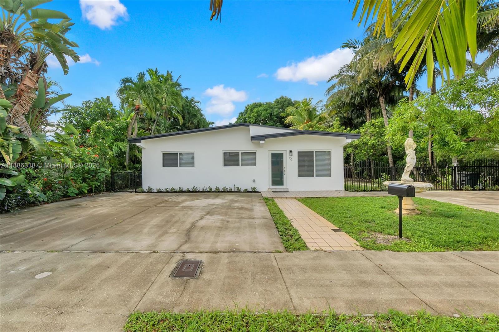 924 W 28th St, Hialeah FL 33010