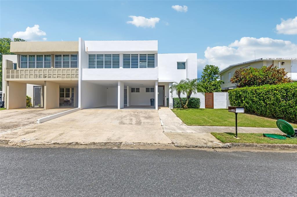 URB ANTONSANTI CALLE CALVE UNIT 1474